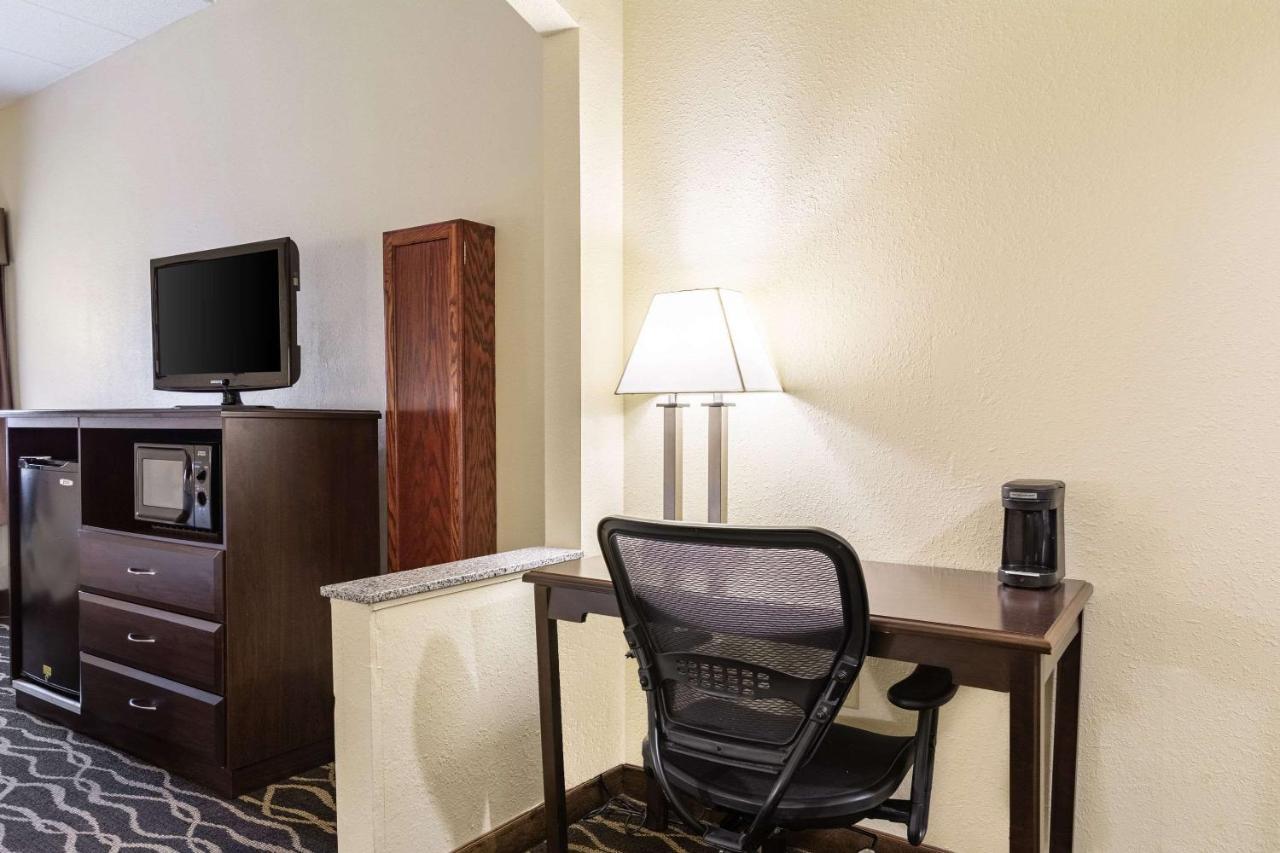 Quality Inn & Suites Southport Indianapolis Bagian luar foto