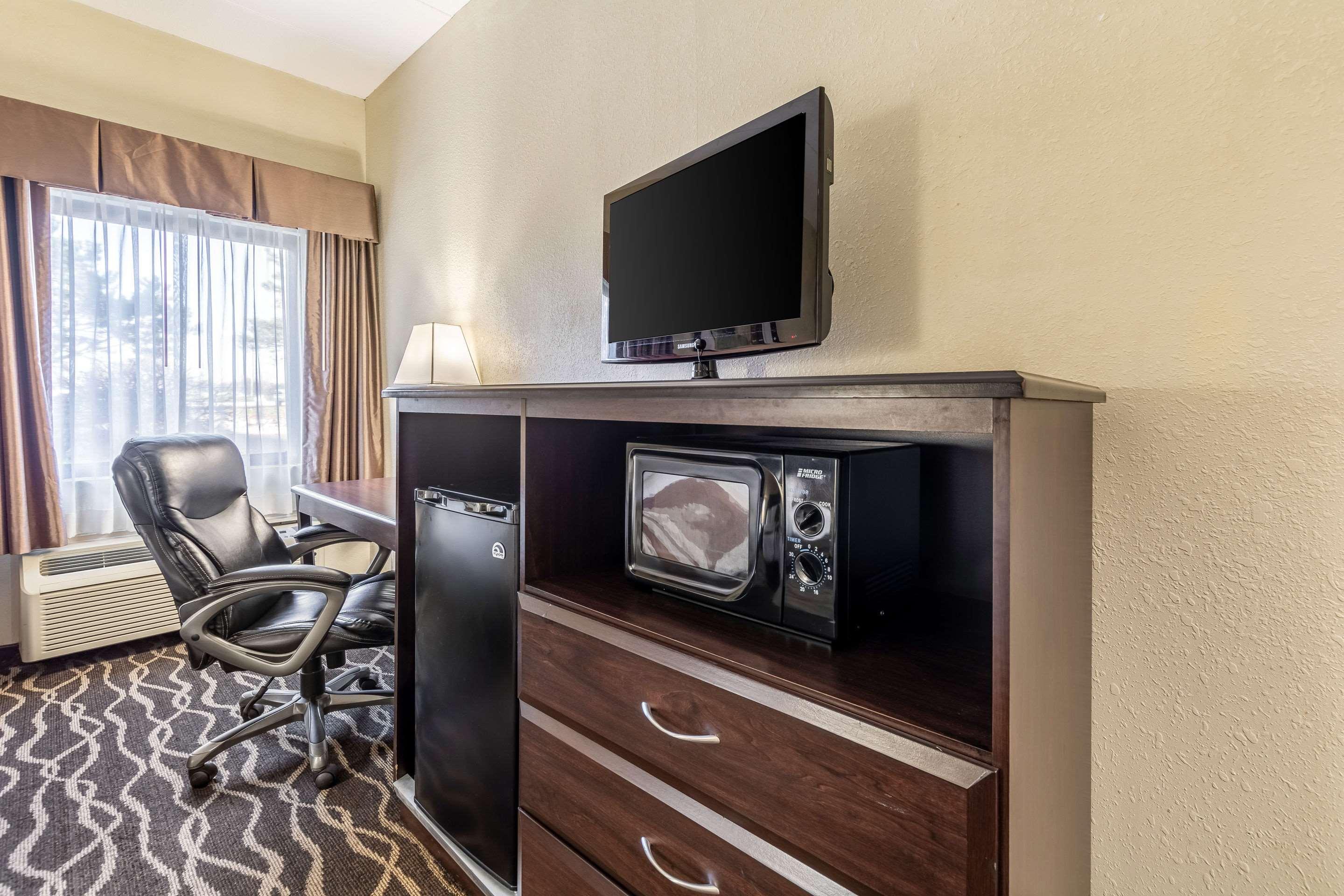 Quality Inn & Suites Southport Indianapolis Bagian luar foto